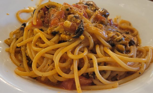 spaghetti with mussels