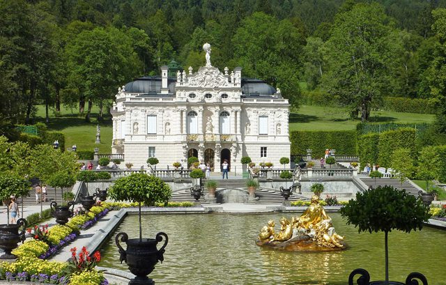beautiful castles in europe