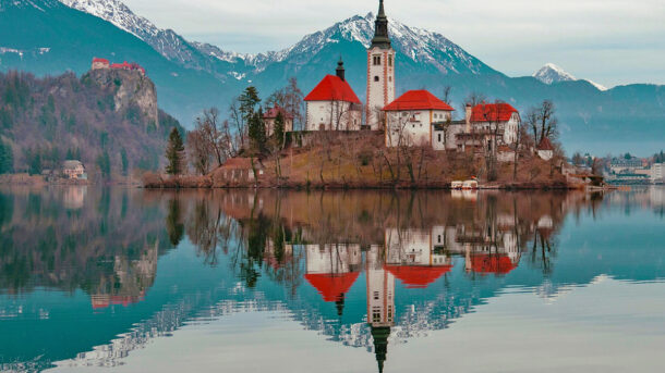 best lakes to visit around the world